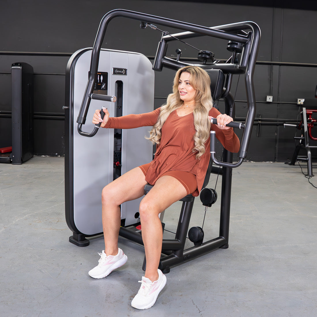 Vogue Chest Press by Muscle D Fitness – Iso-Lateral Convergent Machine