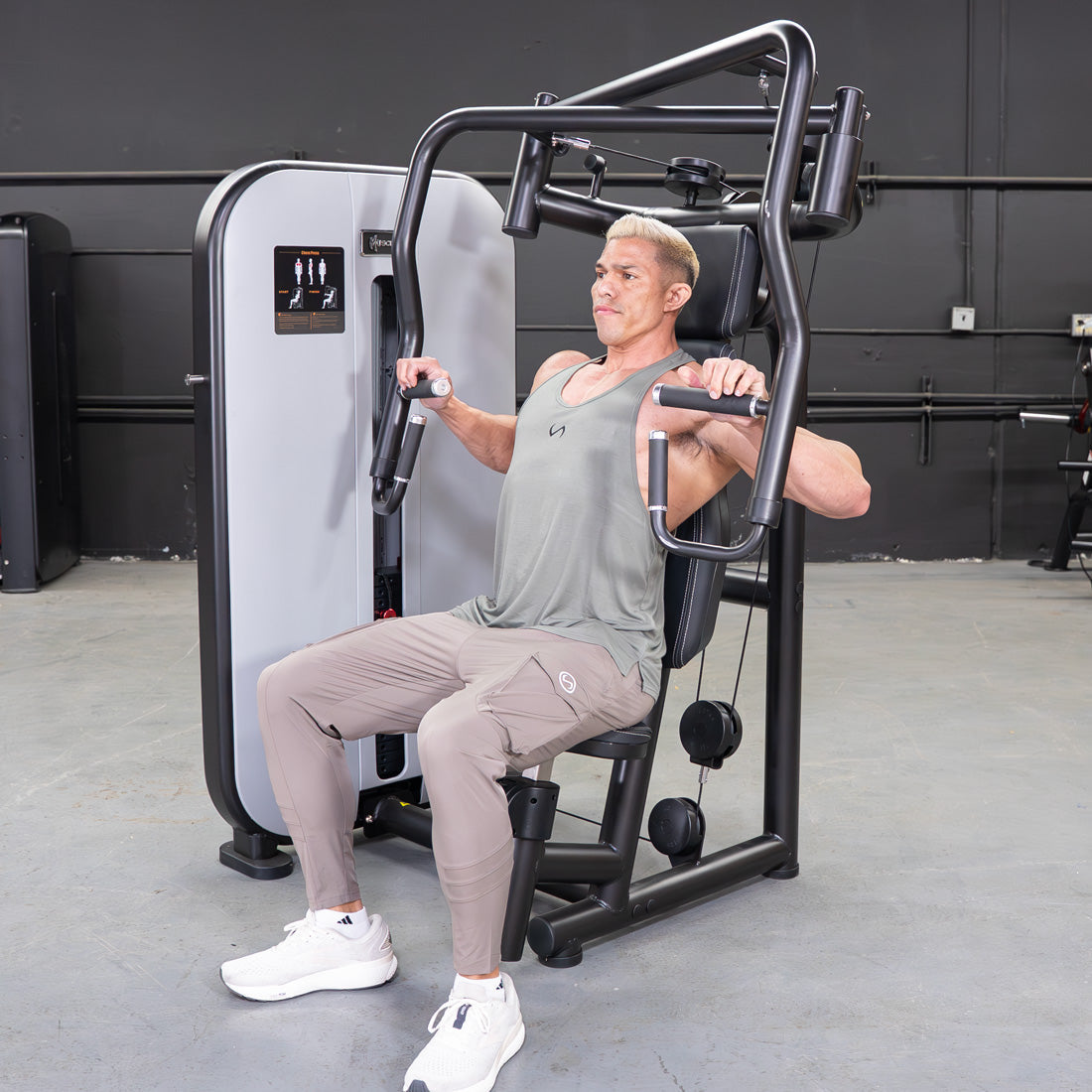 Vogue Chest Press by Muscle D Fitness – Iso-Lateral Convergent Machine