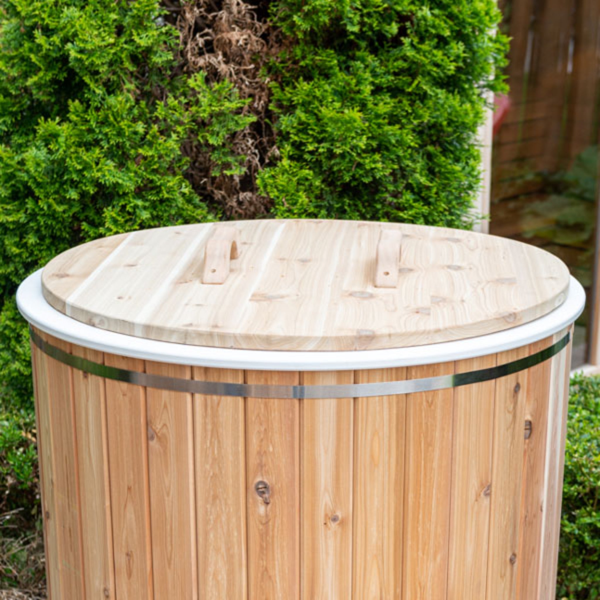 Dundalk Leisurecraft 36" Round Cold Plunge Lid – Knotty Red Cedar